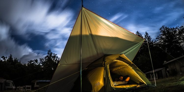 Comment choisir un sac de couchage pour camper ?