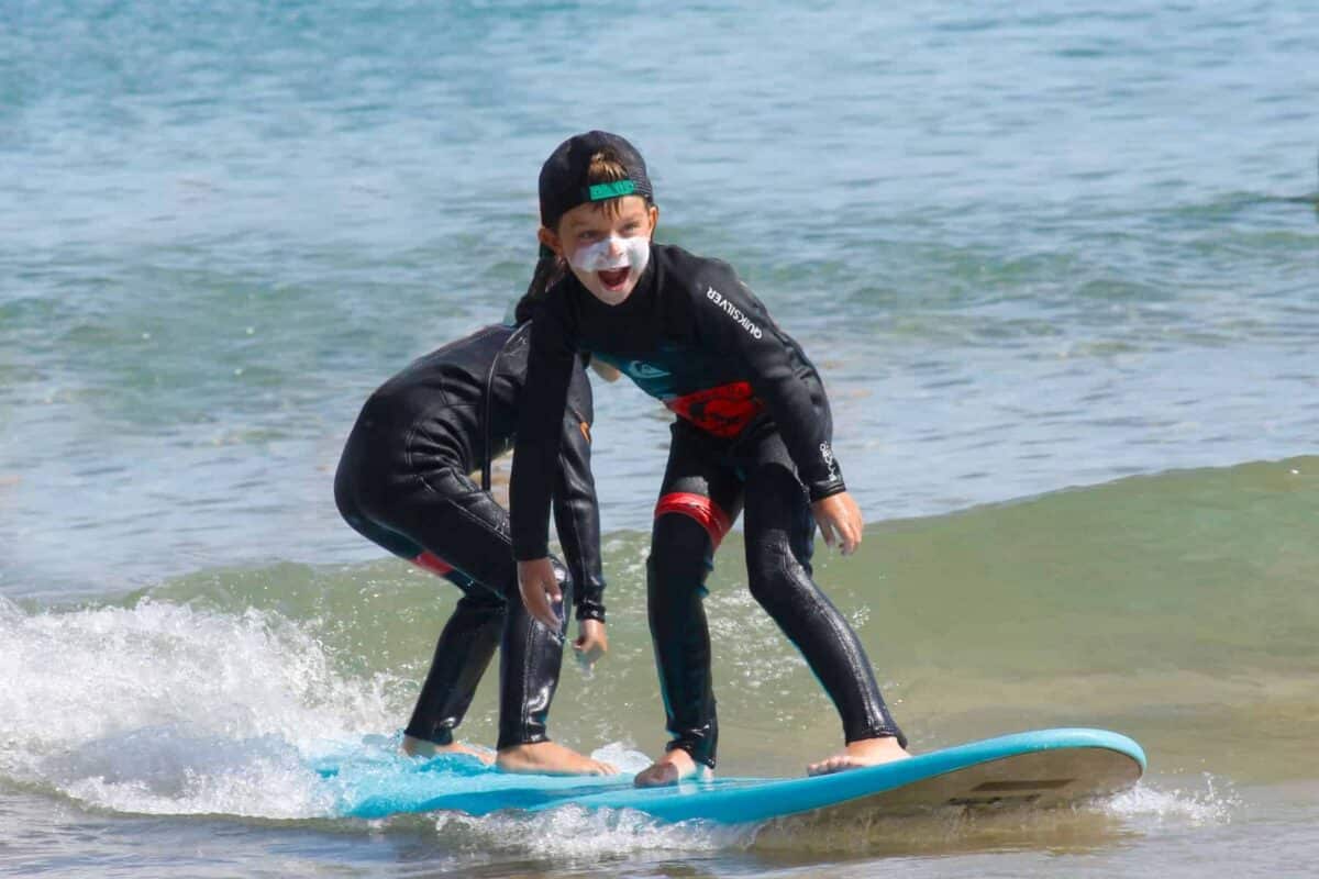 Comment choisir une bonne école de surf sur la côte Atlantique