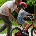 Quand les enfants devraient-ils abandonner les roulettes pour apprendre à faire du vélo