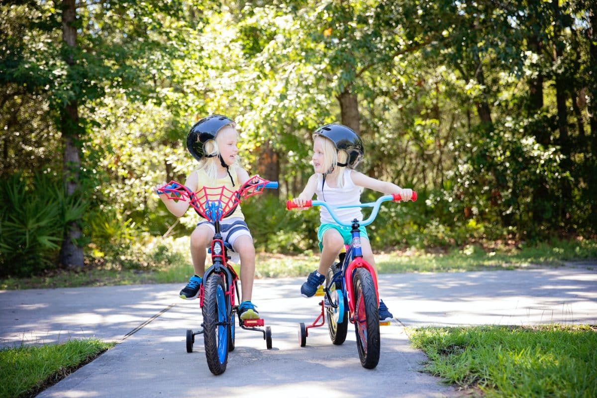 À quel âge les enfants peuvent faire du vélo sans roulette ?
