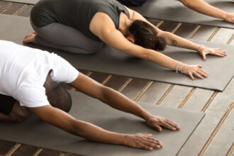 Explorer la connaissance de soi à travers la comparaison des studios de yoga à Paris