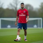Joueur de football professionnel du PSG en tenue d'entraînement sur le terrain, illustrant les salaires et contrats des stars du club parisien en 2026