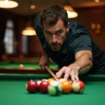 Joueur de billard positionnant les boules sur un tapis vert en vue de préparer un break stratégique