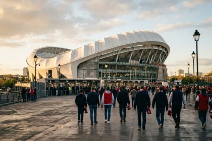 Supporters devant l'Emirates Stadium